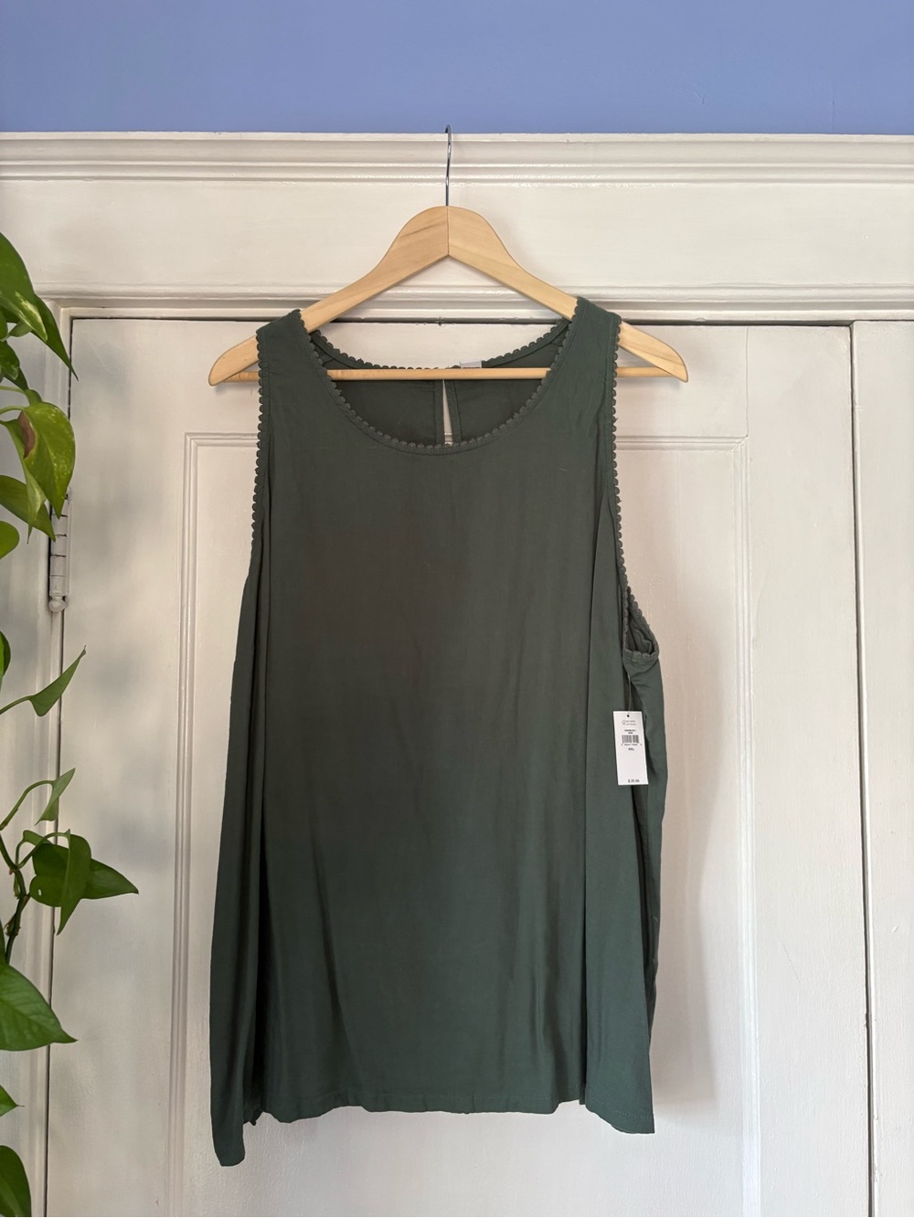 Old Navy Sage Green Scalloped-Trim Tank Top